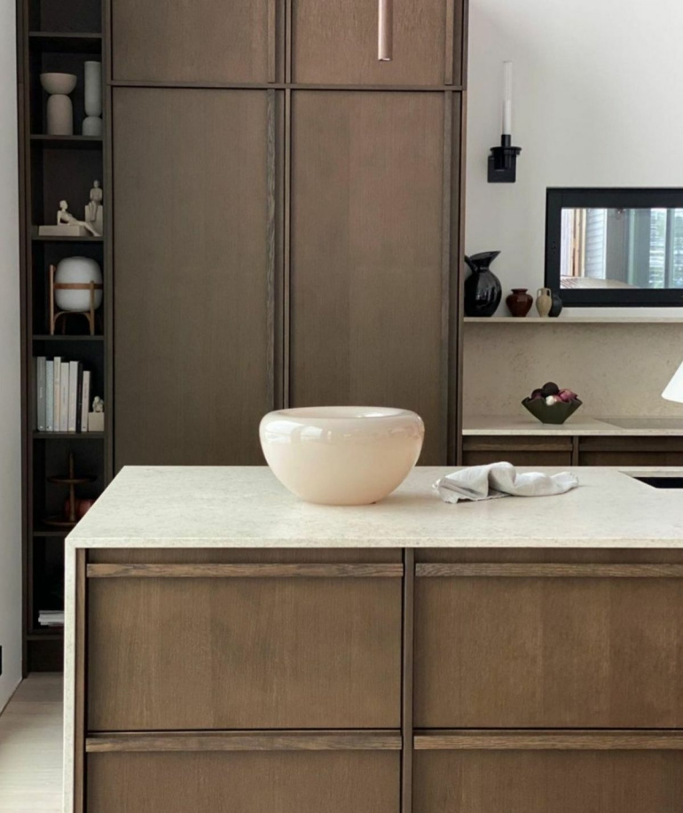 Brown oak kitchen